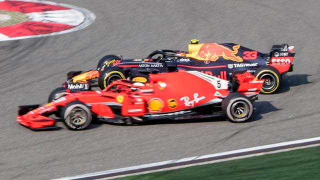 Vettel-Verstappen, un duelo en el que la sangre no llega al río por ahora Vettel-Verstappen, un duelo en el que la sangre no llega al río por ahora
