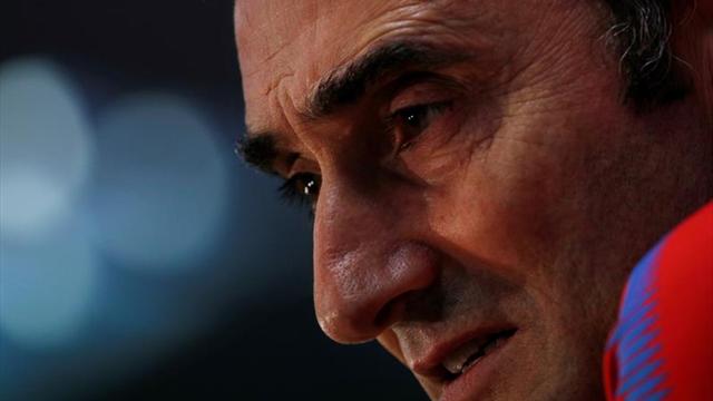 Digne, Vidal y Mina, novedades; Iniesta, Piqué y Busquets no viajan a Vigo