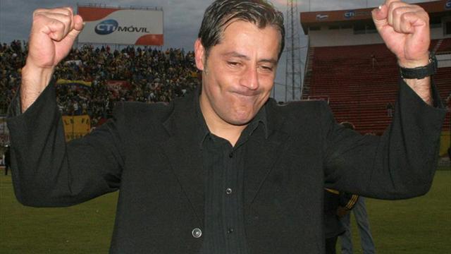 El argentino Zahzú renuncia al Aurora tras la goleada sufrida ante el Wilstermann