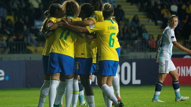 Brasil y Argentina golpean primero en la fase final de la Copa América