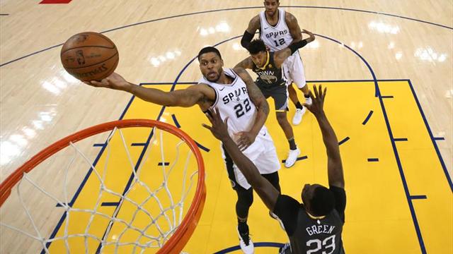 Wade recuerda viejos tiempos ante jóvenes de Sixers; Warriors dominan a Spurs