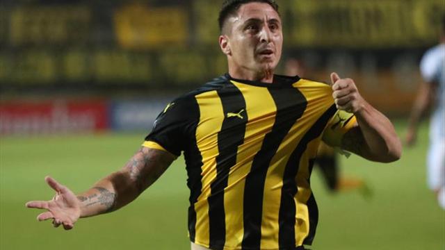 Peñarol desafía a Libertad en su huerta