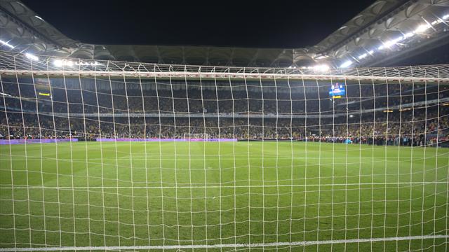 Fenerbahçe'ye üç maç seyircisiz oynama cezası