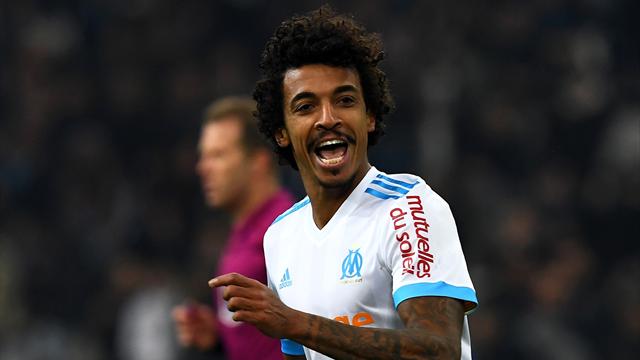 Gustavo en défense centrale contre Salzbourg
