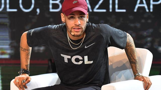 Neymar les pieds à Paris, la tête à la Coupe du monde