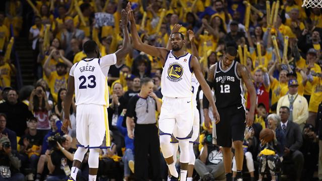 I risultati della notte: Philadelphia e Golden State avanzano, match-point per Boston