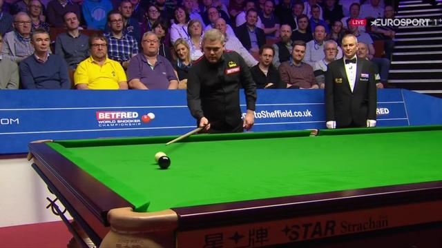 Milkins milks applause by potting black one-handed Milkins milks applause by potting black one-handed