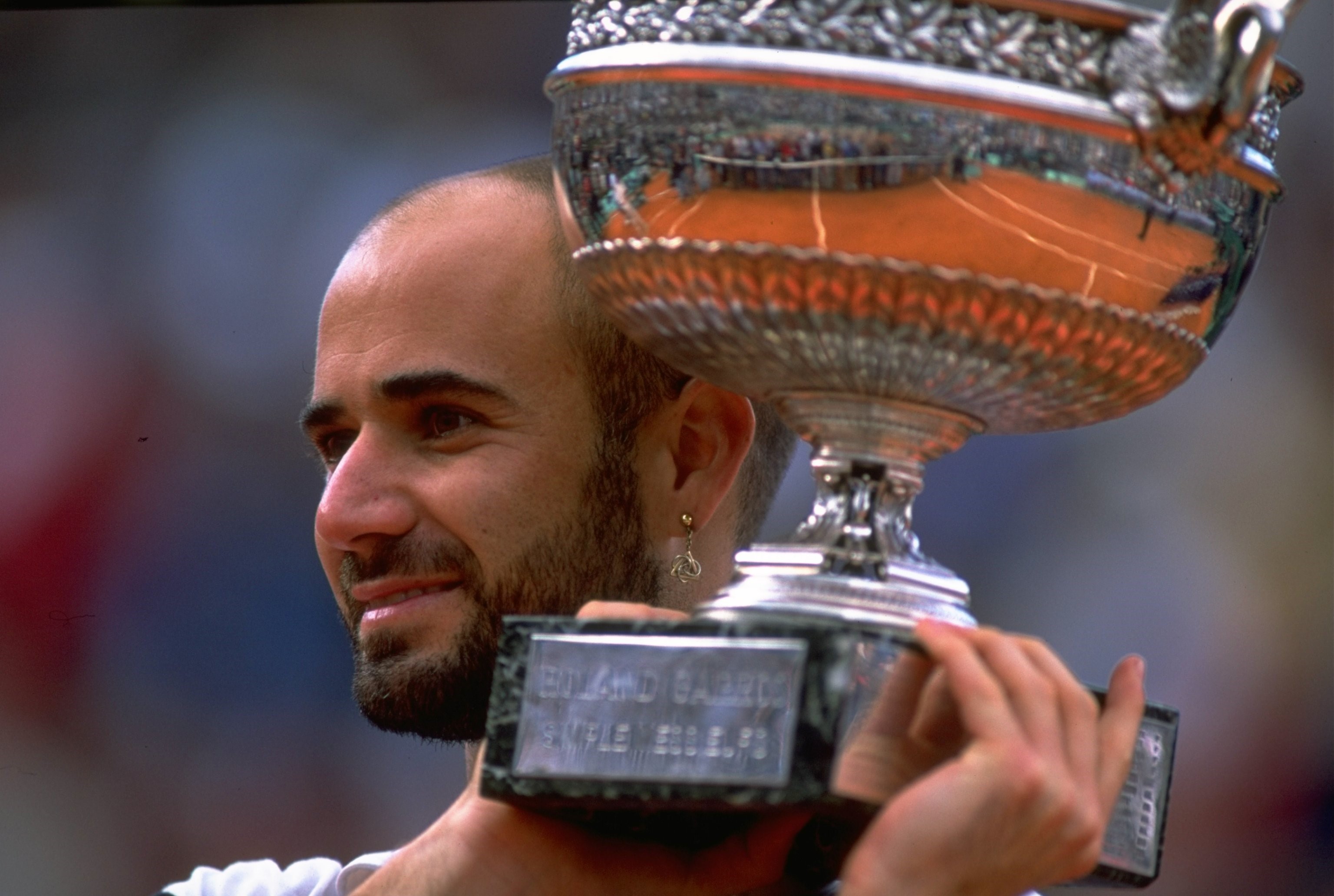Andre Agassi with the Roland Garros 1999 trophy