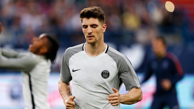 Meunier sifflé par les ultras du PSG, Emery applaudi