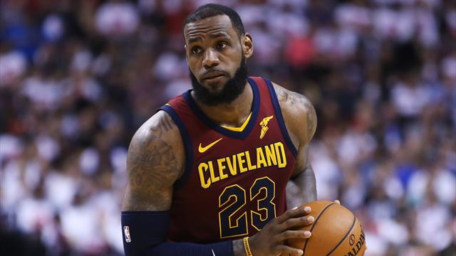 James rejoint officiellement les Lakers