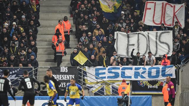 La pelouse du FC Sochaux taggée pour demander le départ de l’actionnaire Ledus