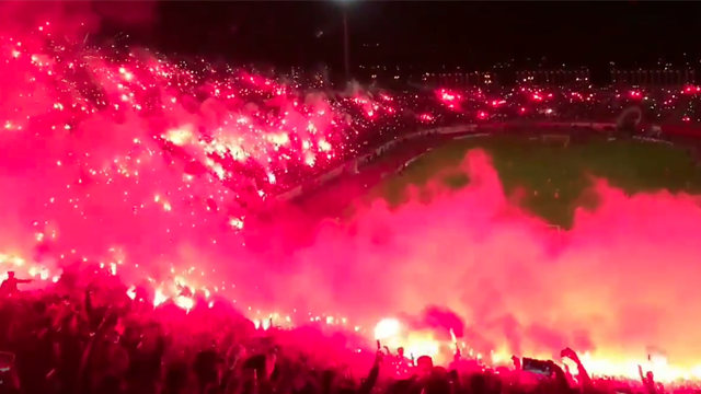 La folie en D3 algérienne : 10 000 fumigènes ont embrasé le stade d’Annaba