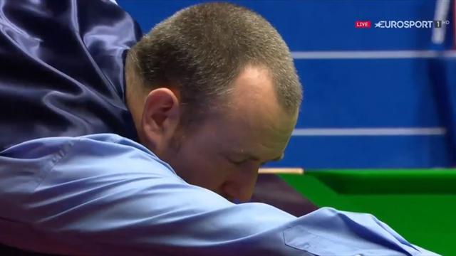 Williams potting balls with eyes closed Williams potting balls with eyes closed