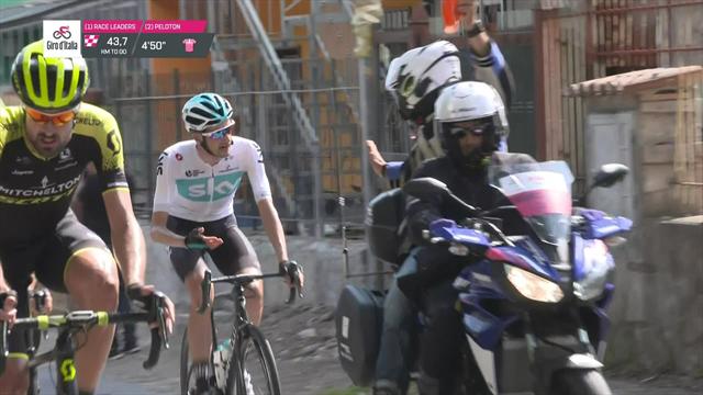 Giro de Italia 2018: Acalorada discusión de Wouter Poels con un motorista Giro de Italia 2018: Acalorada discusión de Wouter Poels con un motorista