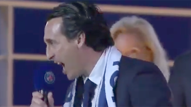 En mode Macron, Emery a hurlé sa joie pendant les festivités du PSG