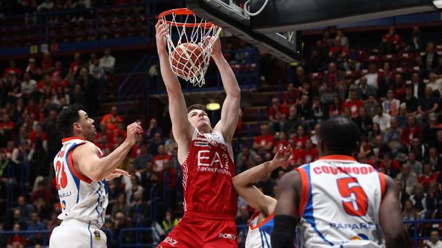 Milano non fa sconti, Cantù ancora ko! E' 2-0 per l'EA7 Emporio Armani
