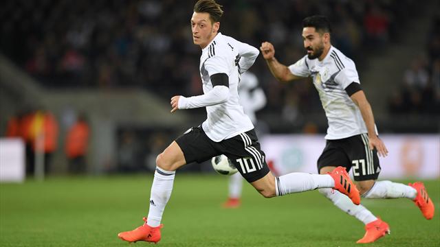 Mit Denkzettel zur WM: Özil und Gündoğan im Zentrum des Sturms
