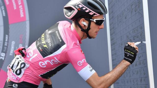 Mohoric el más fuerte en la etapa maratón Yates resiste de rosa