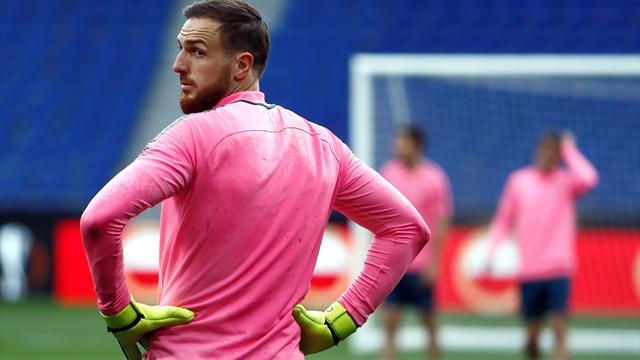 En directo: Problemas físicos para Oblak en el calentamiento por molestias en un dedo