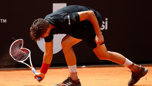 Frust pur: Thiem schrottet seinen Schläger und macht Fan glücklich