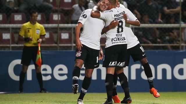 2-7.Corinthians destroza al Lara y sella su pase a octavos