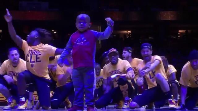 La verdadera estrella de los Cavaliers no es LeBron James... ¡Es un niño de 5 años! La verdadera estrella de los Cavaliers no es LeBron James... ¡Es un niño de 5 años!