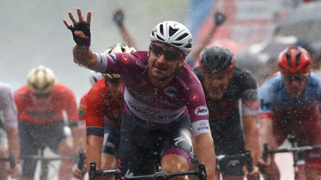 Mit Video | Starker Sprint im Regen: Viviani feiert vierten Etappensieg