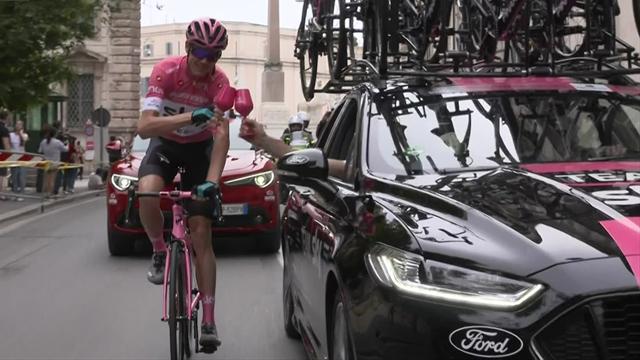 Froome rides pink bike, is handed glass of Prosecco Froome rides pink bike, is handed glass of Prosecco