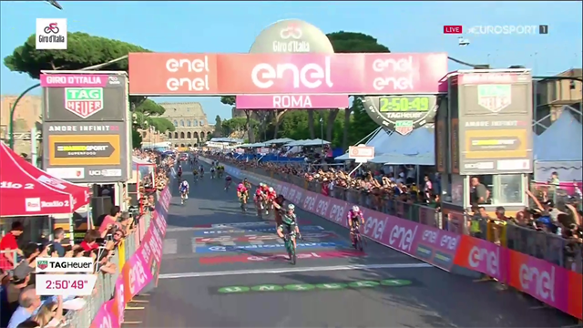 Bennett supera Viviani a due passi dal Colosseo: rivivi lo sprint di Roma Bennett supera Viviani a due passi dal Colosseo: rivivi lo sprint di Roma