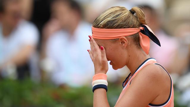 Mladenovic s'écroule et prend la porte