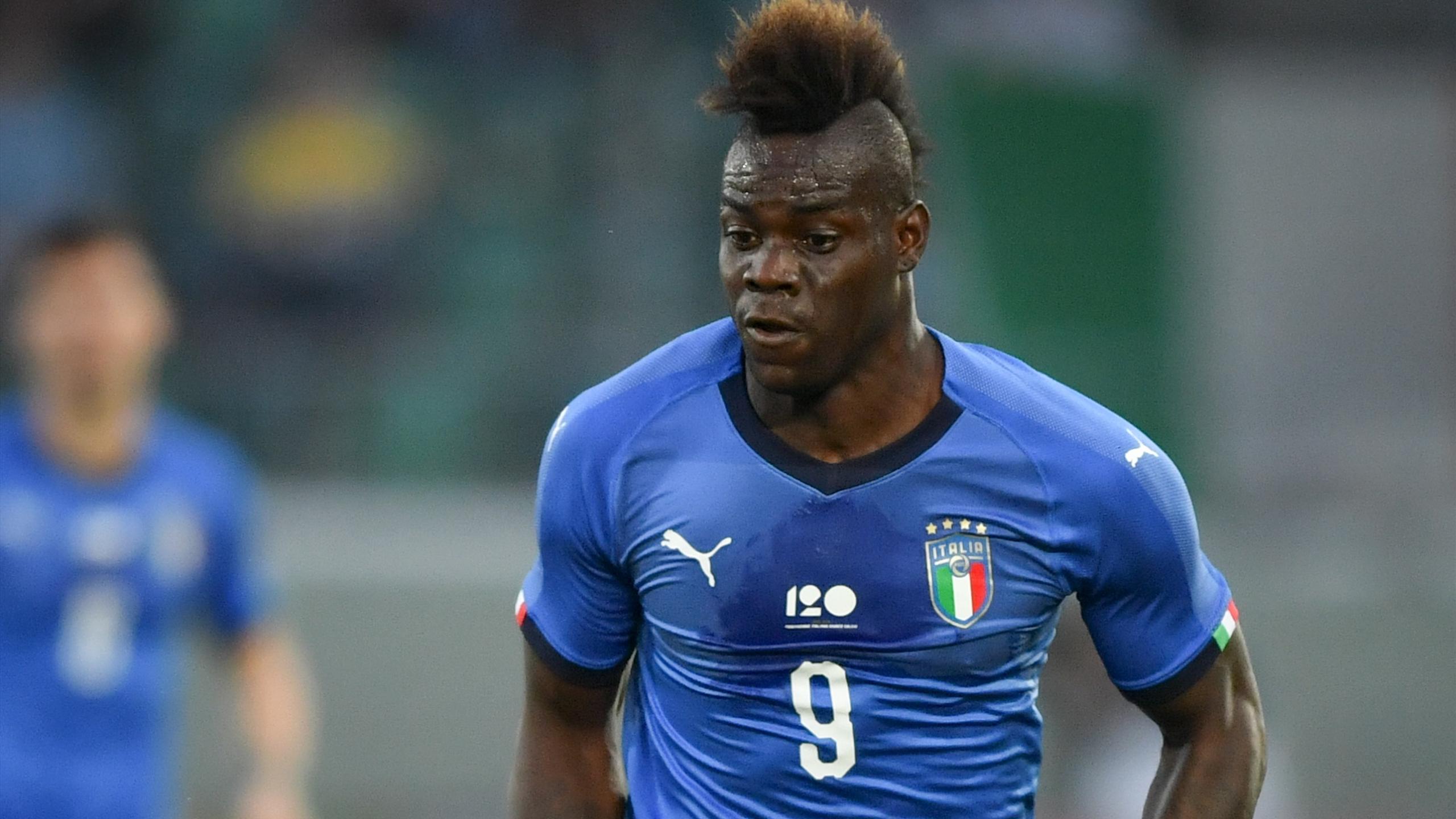 Rassistisches Banner gegen Mario Balotelli bei Nationalmannschafts