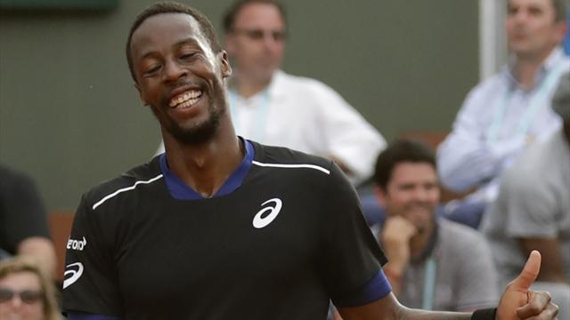 Une amortie masquée suivie d’un 360 : Monfils a fait le show