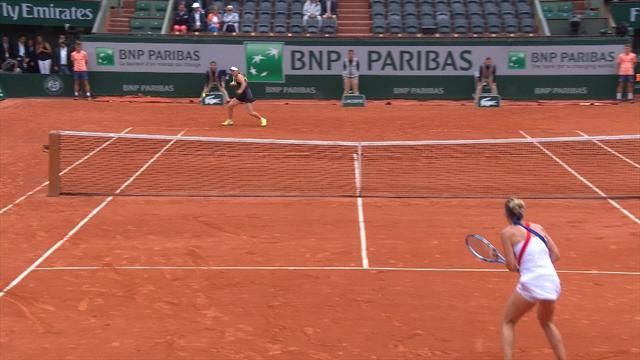 Parmentier évite la bicyclette mais pas la sortie de route : la démonstration de Wozniacki en vidéo