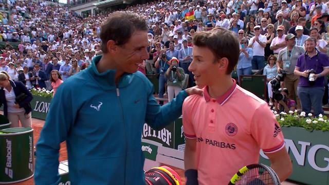Après avoir expédié Gasquet, Nadal a échangé des balles avec un ramasseur