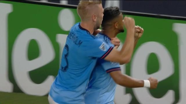 Coup franc léché, retourné sur la barre, le New York City de Vieira a fait le show contre Orlando