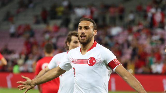 Cenk Tosun milli takım kampından ayrıldı