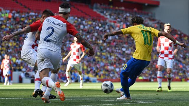 Trois défenseurs dans le vent et une mine sous la barre : quel retour de Neymar !