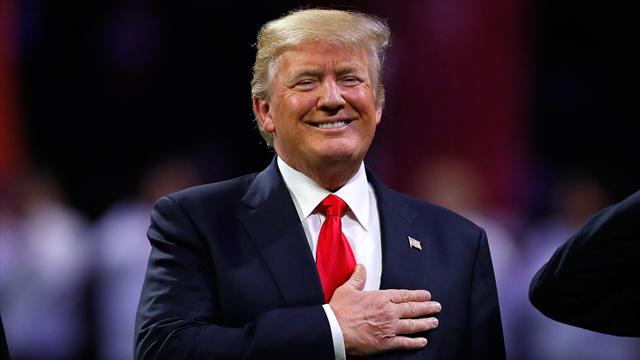NFL, Trump: "Sospendere senza paga chi ascolta l'inno nazionale in ginocchio"