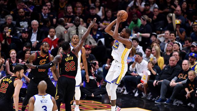 Durant scores 43 as Warriors move within one of NBA Finals sweep
