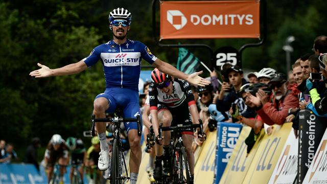 Alaphilippe a réglé les cadors au sommet, Moscon se pare de jaune