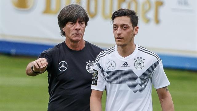 Özil wieder im Training - Fans jubeln Weltmeister zu