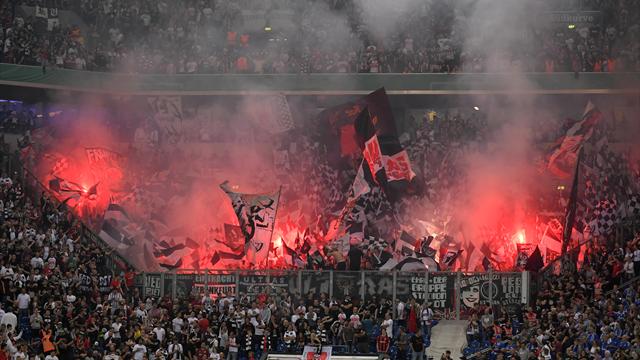Pyro, Krawalle, Schlägereien: 86.000 Euro Strafe für Frankfurt