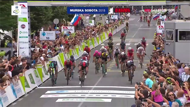 Chaos in finale en Groenewegen is kansloos voor de sprint