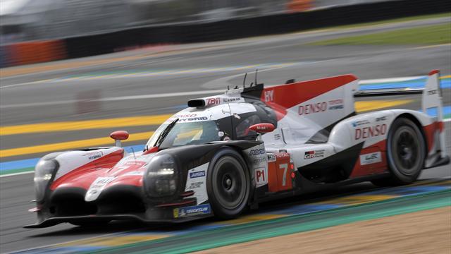 Au ralenti pendant un demi-tour, la Toyota n°7 se fait une sacrée frayeur !