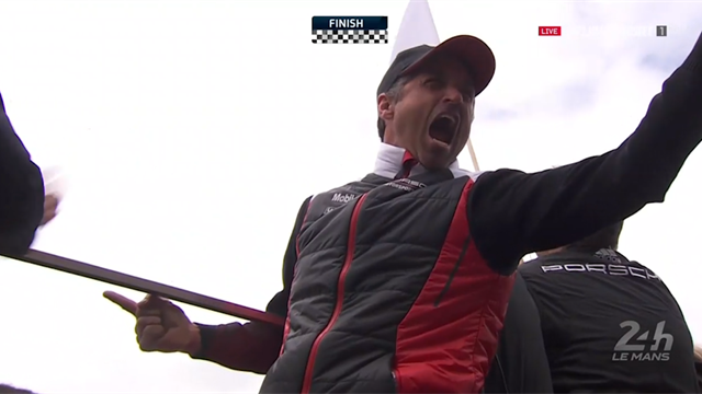La sua Proton Racing vince la GTE-Am: Patrick Dempsey impazzisce di gioia al muretto! La sua Proton Racing vince la GTE-Am: Patrick Dempsey impazzisce di gioia al muretto!