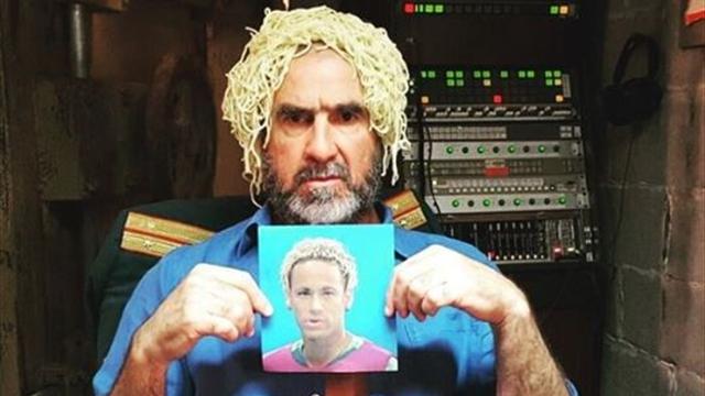Cantona con degli spaghetti in testa: "Neymar ha voluto omaggiare un grande paese come l'Italia" Cantona con degli spaghetti in testa: "Neymar ha voluto omaggiare un grande paese come l'Italia"