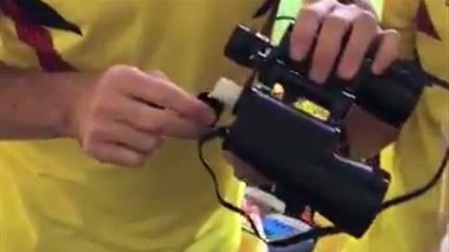 La ingeniosa forma de unos colombianos para colar alcohol en un estadio del Mundial La ingeniosa forma de unos colombianos para colar alcohol en un estadio del Mundial