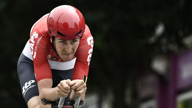 Tiesj Benoot spiega la frattura alla clavicola: "Sono caduto sul vetro posteriore di un'ammiraglia"