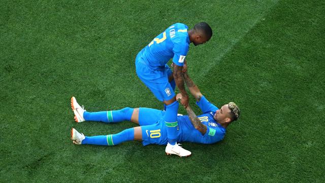 Brasile, stop per Douglas Costa: salta la gara con la Serbia