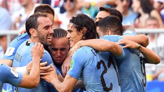 Uruguay da urlo: 3-0 alla Russia e primo posto nel gruppo A. Padroni di casa secondi